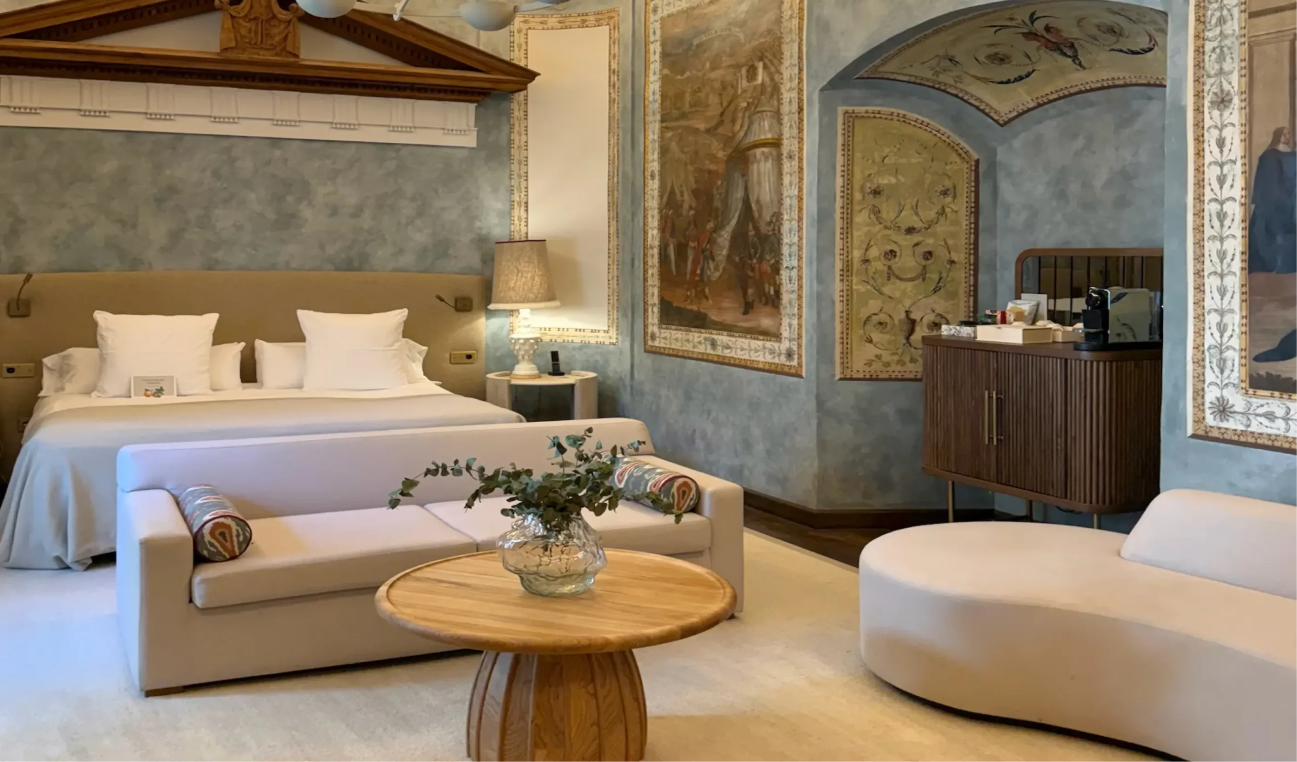 Frescos del Hotel Hospes Palacio del Bailío en Córdoba, interiorismo de BC Studio